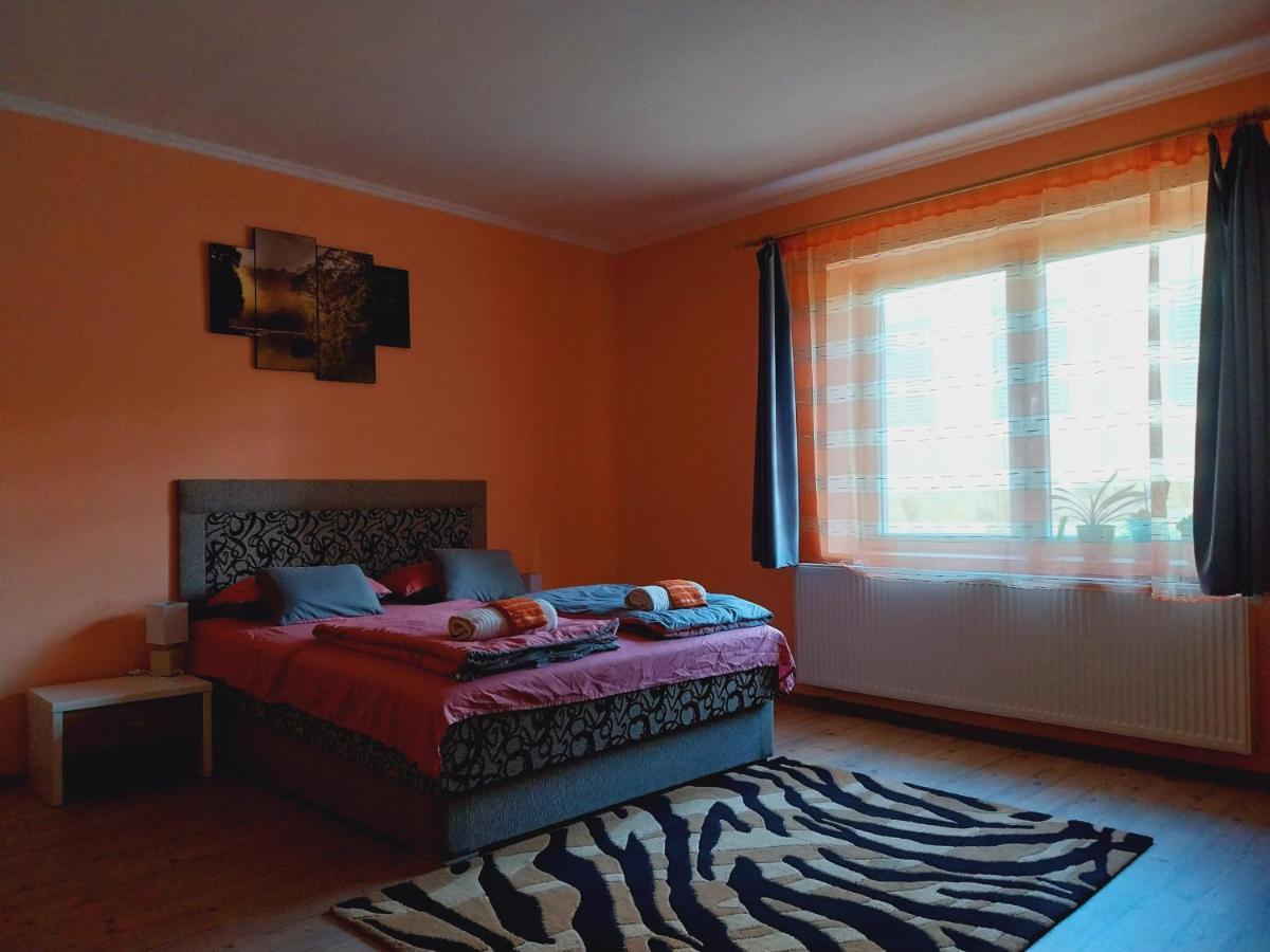 Lovas Vendeghaz Lägenhet Obanya Exteriör bild