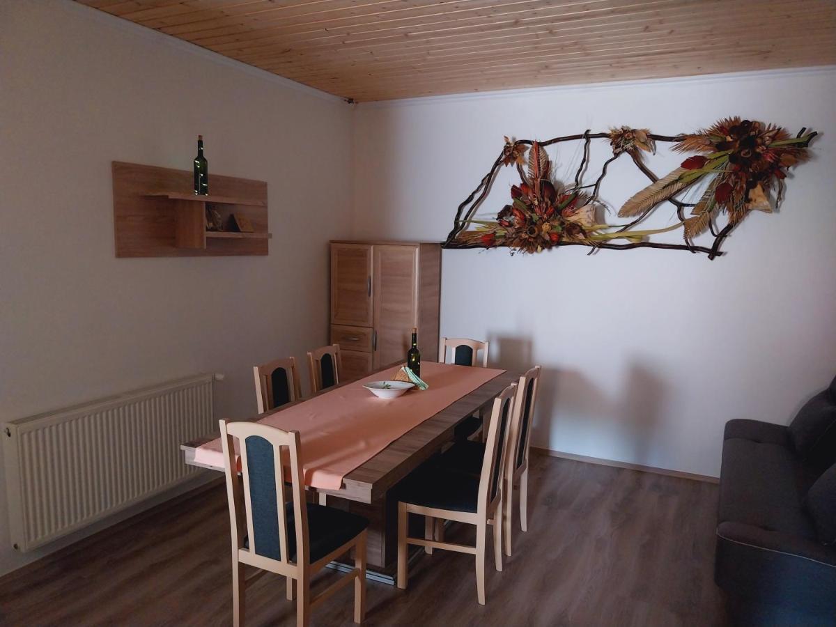 Lovas Vendeghaz Lägenhet Obanya Exteriör bild